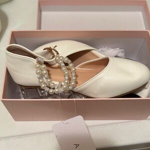 Elegant Ivory Kids Shoes with Pearl Accent